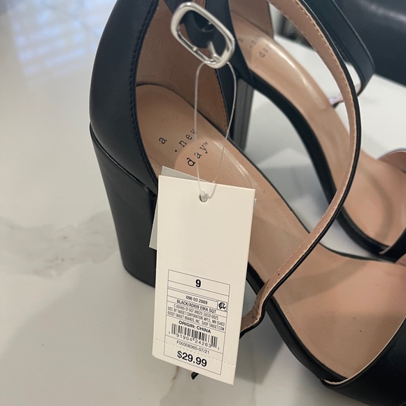 Square toe heels - Picture 2 of 4